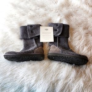 UGG  W Classic Cardy 5819 W / GRY size 8 or 39 GUC stored above E1